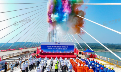 泸州长江六桥成功实现主桥合龙，为城市发展注入新动力
